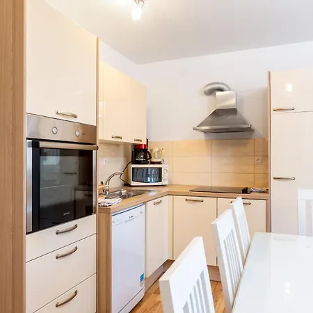 Dragan K1 - A2 Second Floor - Mpolo *