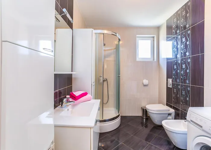 Dragan K1 - A2 Second Floor - Mpolo 메덜린