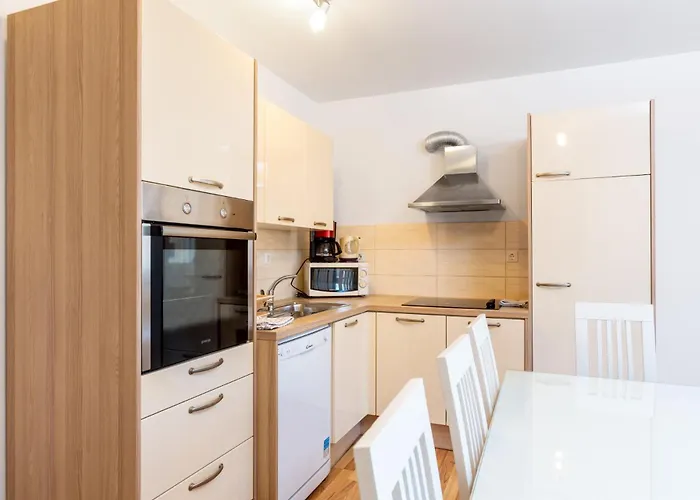 Dragan K1 - A2 Second Floor - Mpolo *