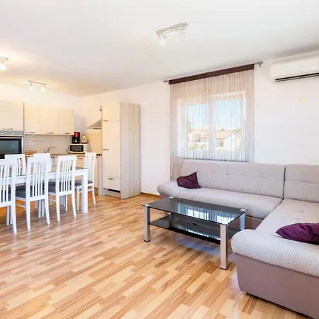 Apartment Dragan K1 - A2 Second Floor - Mpolo Medulin
